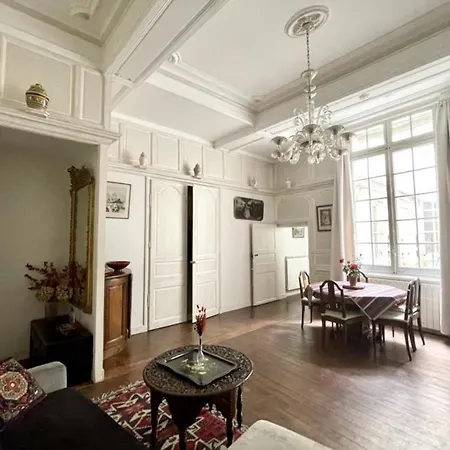 Apartament Spacious And Central In *